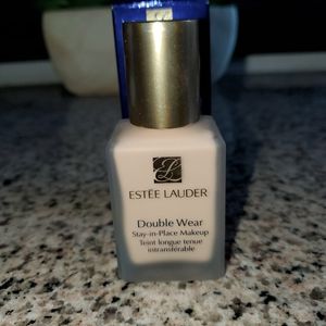Estee Lauder Double wear foundation